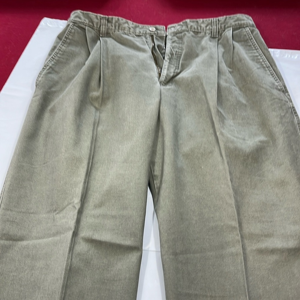 90s Woolrich green Pleated Pants 36/32 cotton chino pants straight leg Mexico 36